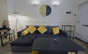 Family House In Farnborough
